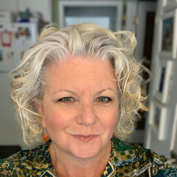 Profile Picture of Kate Popham (@k8pop) on Poshmark