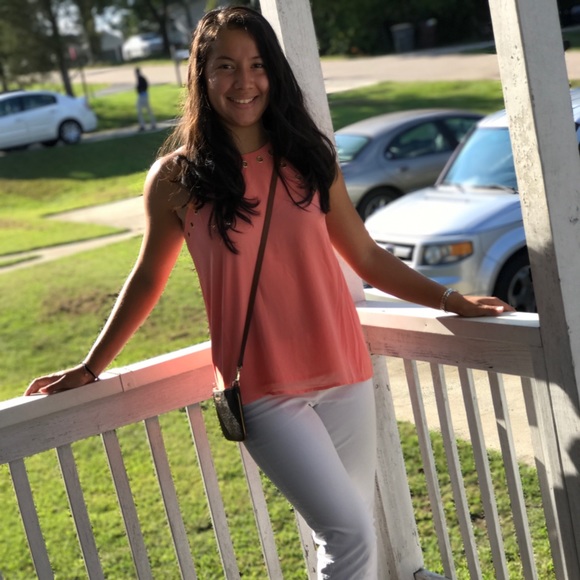 Profile Picture of Iris Lopez (@ifl4089) on Poshmark