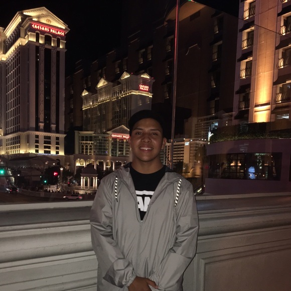 Profile Picture of Luis Albores (@sxvage24) on Poshmark