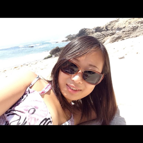 Profile Picture of Ruiling Kalinin (@ruiling) on Poshmark