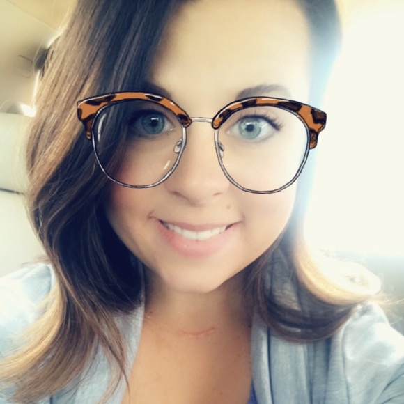 Profile Picture of Kristina Swensen (@kswensen23) on Poshmark