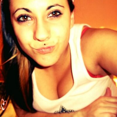 Profile Picture of Cristina Leone (@cristinaleone8) on Twitter