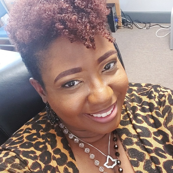 Profile Picture of Stephenne Calhoun (@bradycalhoun) on Poshmark