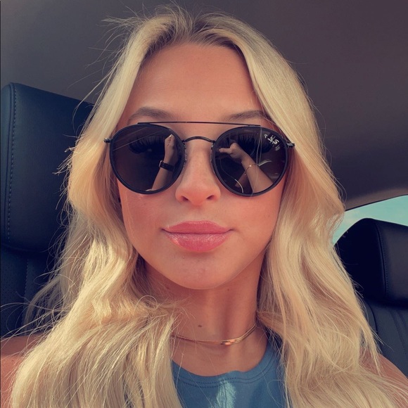 Profile Picture of Baylee Wilson (@bayleekwilson) on Poshmark