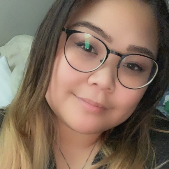 Profile Picture of Katie Kalehua (@katiekalehua) on Poshmark