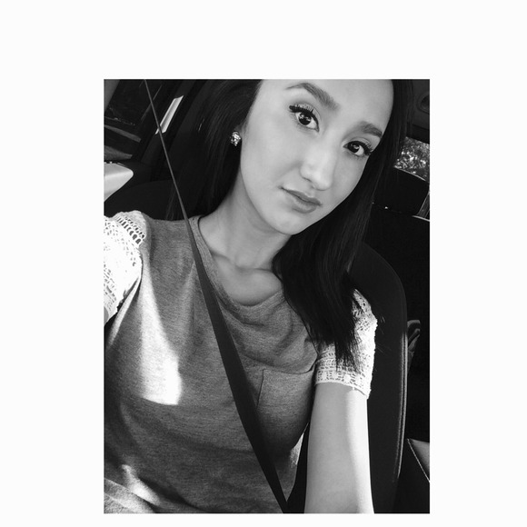 Profile Picture of Jessenia Ramirez (@jesseniaelisa) on Poshmark