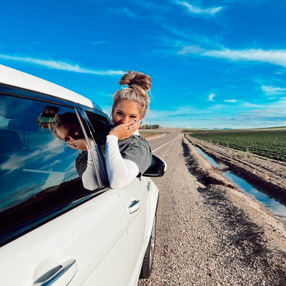 Profile Picture of Aubri Barela (@aubribarela) on Poshmark