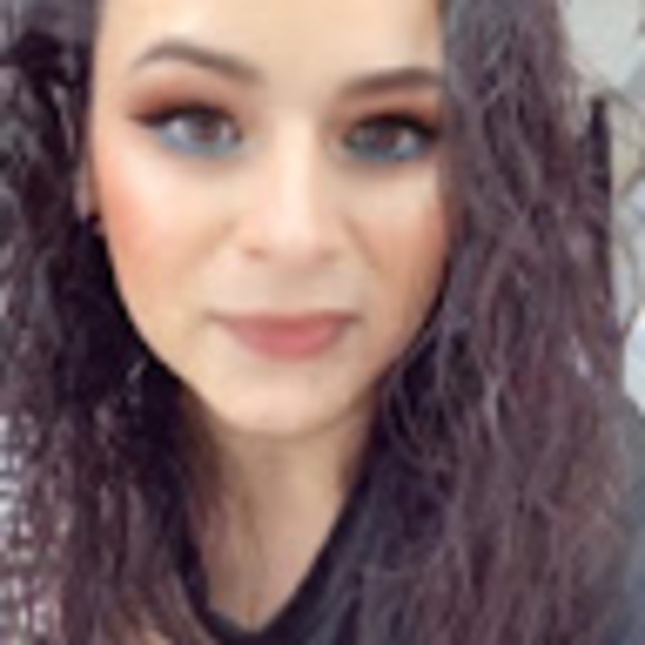 Profile Picture of Micaela Rivera (@micaelariver477) on Poshmark