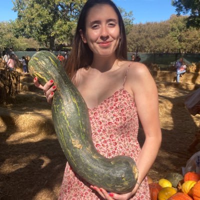 Profile Picture of String Bean (@_roxie_anne) on Twitter