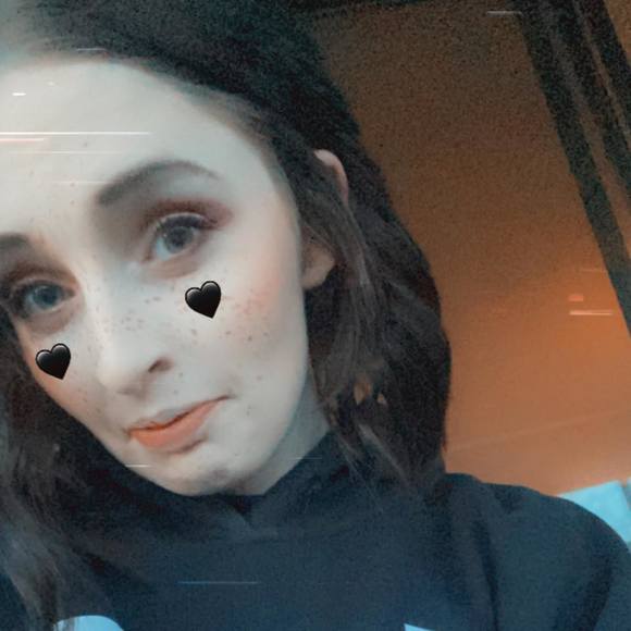 Profile Picture of Samantha Beals (@beals_samantha) on Poshmark