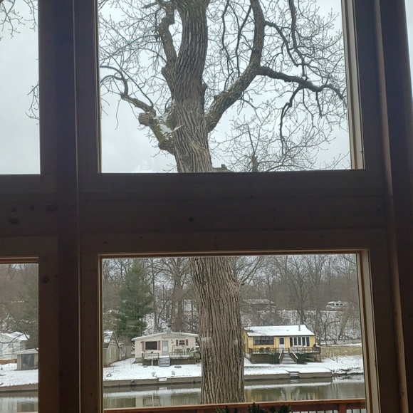 Profile Picture of Joe Brown (@joeb1983) on Poshmark