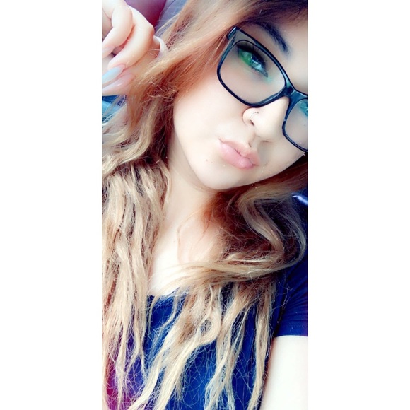 Profile Picture of Eunice Serna (@euniceserna) on Poshmark