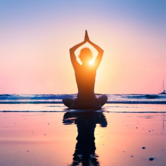 Profile Picture of Skye Skye (@klo02503) on Poshmark