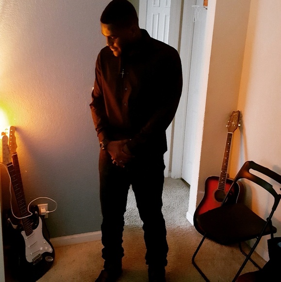 Profile Picture of Shemar Degannes (@shemar50) on Poshmark