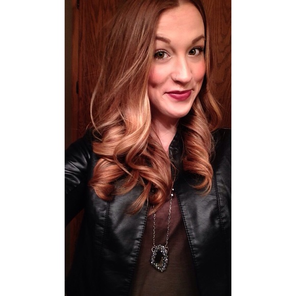 Profile Picture of Rachael Allen (@rachaelkallen) on Poshmark