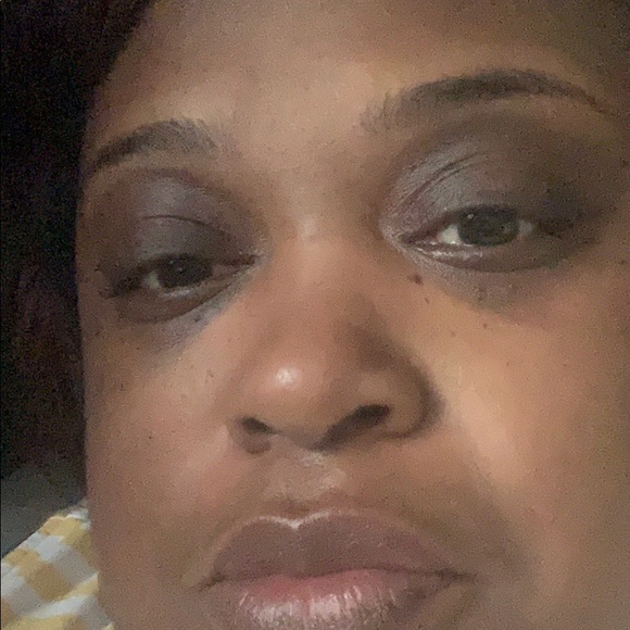 Profile Picture of Veronica Sutton (@veronica_sutton) on Poshmark