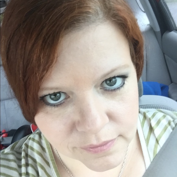 Profile Picture of Melissa Sterner (@hippiechick75) on Poshmark