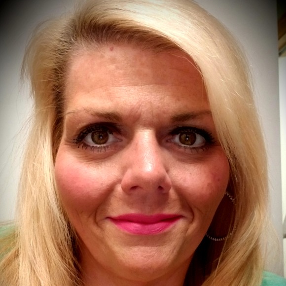 Profile Picture of Gina Vitarelli (@ginavitarelli) on Poshmark