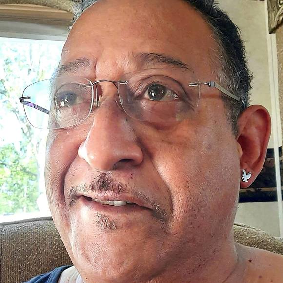 Profile Picture of Eliud Rodriguez (@eliudsr1) on Poshmark