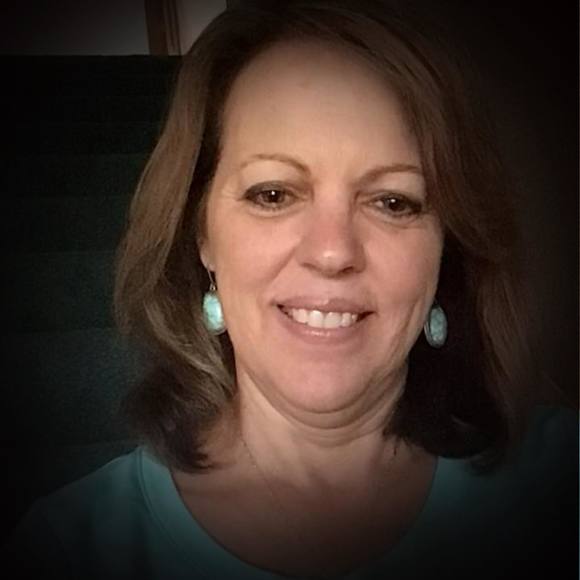 Profile Picture of Lorraine Reefer (@raine536) on Poshmark