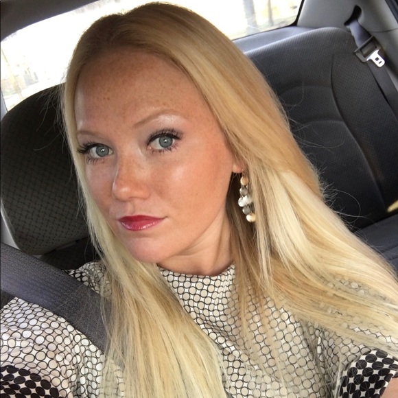 Profile Picture of Stacey Lear (@staceylear) on Poshmark