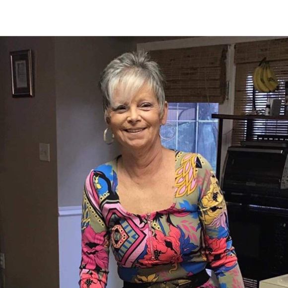 Profile Picture of Christine Crognale (@christinecrogna) on Poshmark