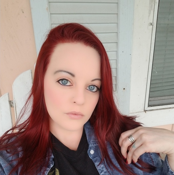 Profile Picture of Irissa Webb (@irissawebb) on Poshmark