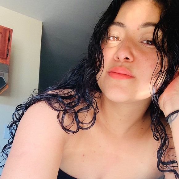 Profile Picture of Yancy Echegoyen (@yancyhe) on Poshmark