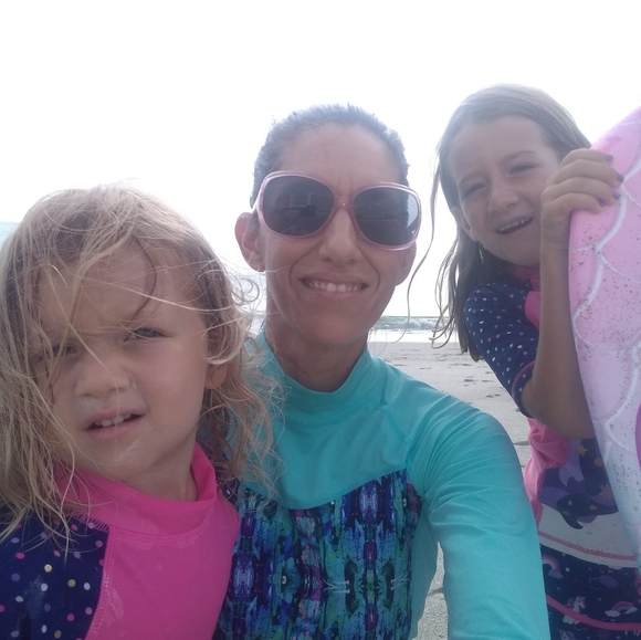 Profile Picture of Leslie Andreula (@mablekins) on Poshmark