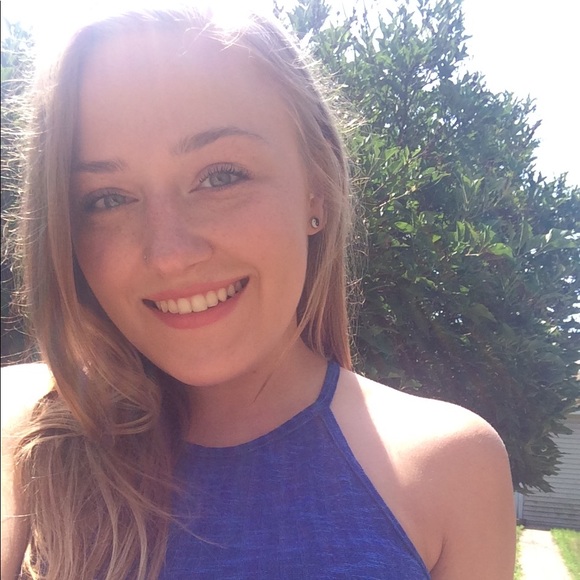 Profile Picture of Kelly Schmidtke (@kellyschmidtke) on Poshmark