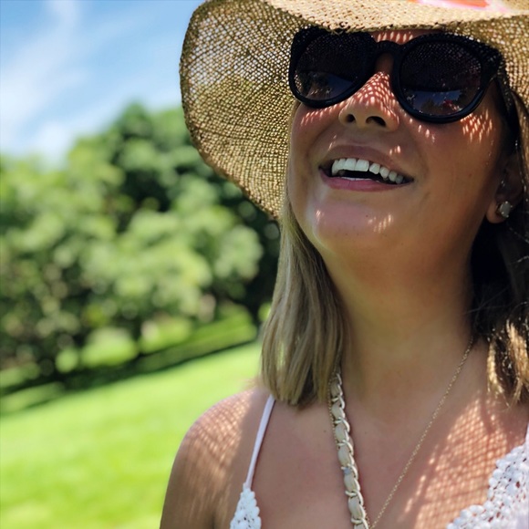 Profile Picture of Curvy Ace (@curvyace) on Poshmark