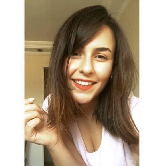 Profile Picture of Cansu Turhan (@cansuturhnn) on Poshmark