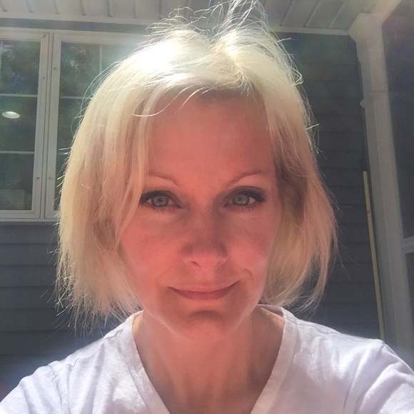 Profile Picture of Shawna Coulter (@combosu) on Poshmark