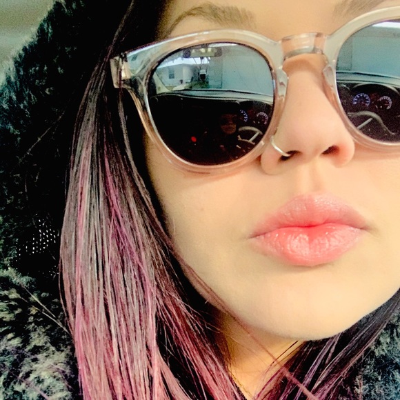 Profile Picture of Summer Clementine (@clementinepeach) on Poshmark