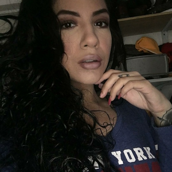 Profile Picture of Alexa Kochis (@alexa_kochis) on Poshmark