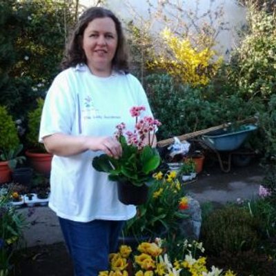 Profile Picture of ANDREA BARKER (@ladygardeneriom) on Twitter