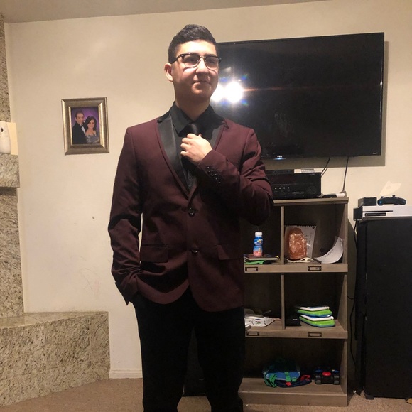 Profile Picture of Brandon Rivas (@brandnamejeanz) on Poshmark