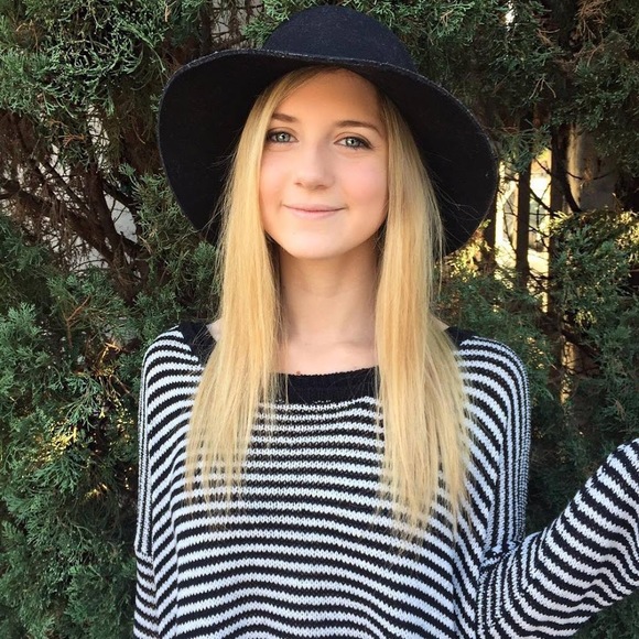 Profile Picture of Gabby Guthart (@gabbyguthart) on Poshmark