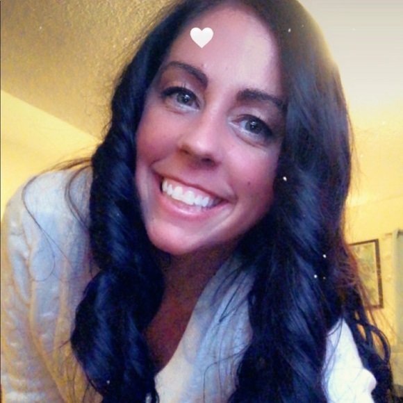 Profile Picture of Angela Leogrande (@angelabae12) on Poshmark