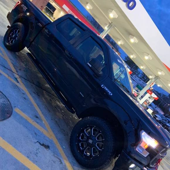 Profile Picture of Tyler Heine (@bigpapi1099) on Poshmark