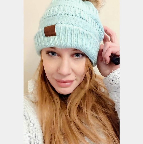 Profile Picture of Amy Stadnyk (@happyamy78) on Poshmark