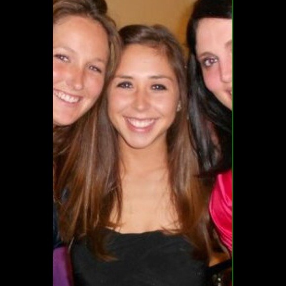 Profile Picture of Erika Lanpher (@erikalynn1990) on Poshmark