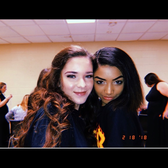 Profile Picture of Jordyn White (@jordynn44) on Poshmark