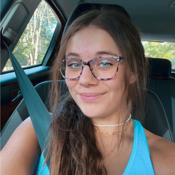 Profile Picture of Olivia Bachmeier (@oliviabachmeier) on Poshmark