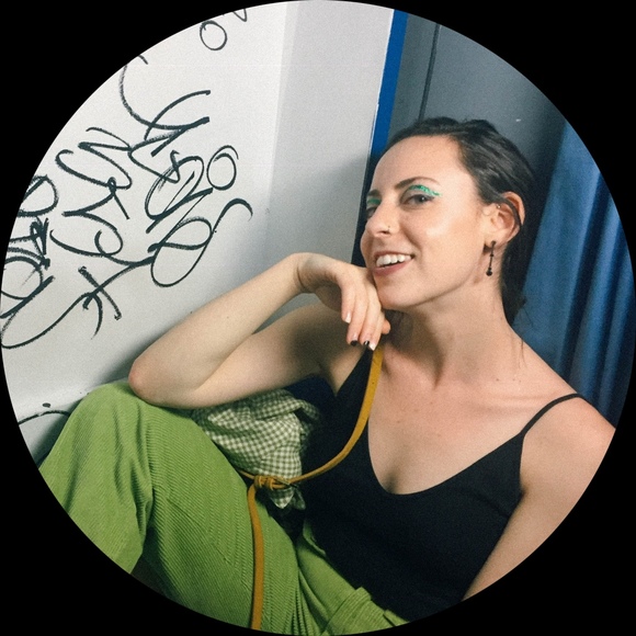Profile Picture of Erica Lipoff (@ericalipoff) on Poshmark