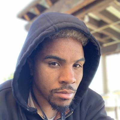 Profile Picture of Roscoe G (@RoscoeG18) on Twitter