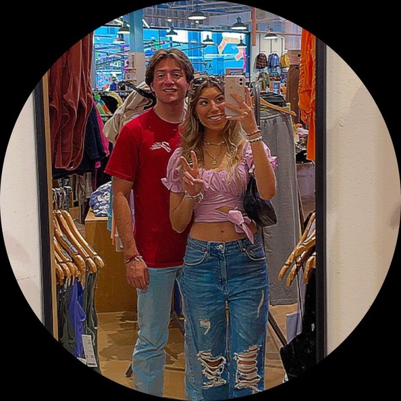 Alyssa Lazarchik - Poshmark Profile Picture of Alyssa Lazarchik (@alyssalazarchik) on Poshmark