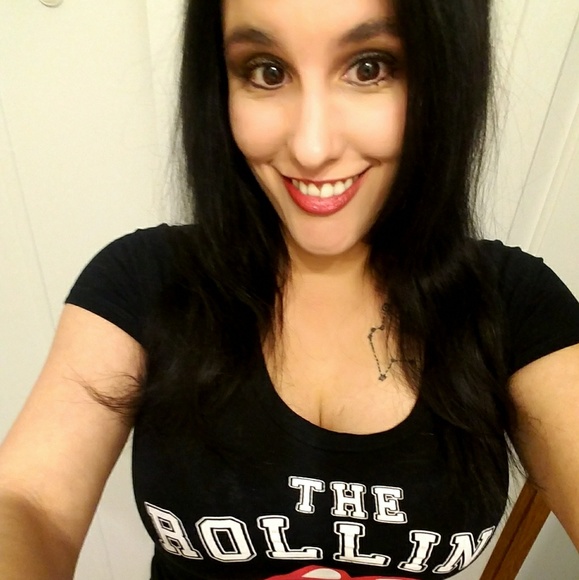 Profile Picture of Jen Lapinsky (@jen_la) on Poshmark