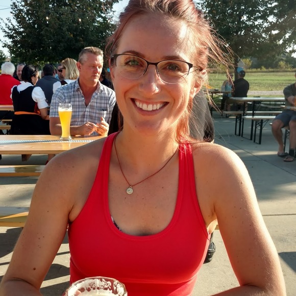 Profile Picture of Kate Beardmore (@kbeardmore) on Poshmark