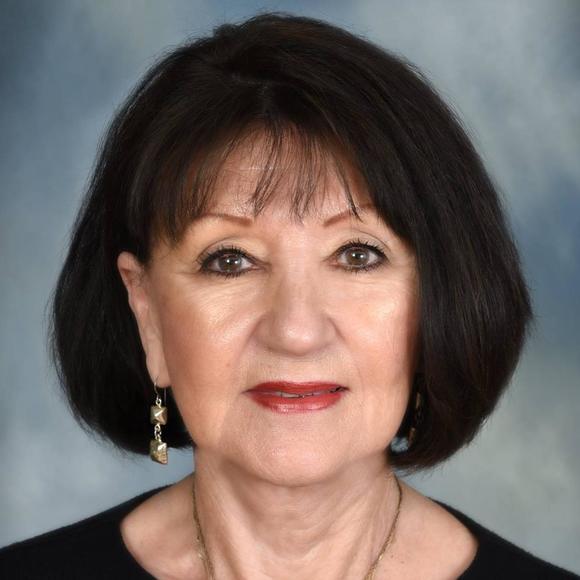 Profile Picture of Lynne Beery (@lynnebeery) on Poshmark